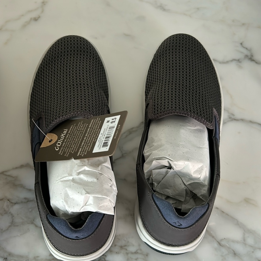 Olukai Lae’ahi slip on sneakers. Brand new in box, never worn. 9.5. Pavement